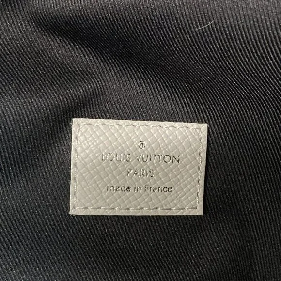 LOUIS VUITTON Discovery Backpack Bronze/Optic White Taigarama - Picture 15 of 15